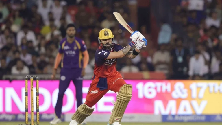 Sanjay Manjrekar warns Virat Kohli against changing approach as RCB enter “dange – IPL 2026: संजय मांजरेकर ने विराट कोहली को दी बड़ी सलाह, प्लेऑफ में इस रणनीति पर टिके रहने को कहा